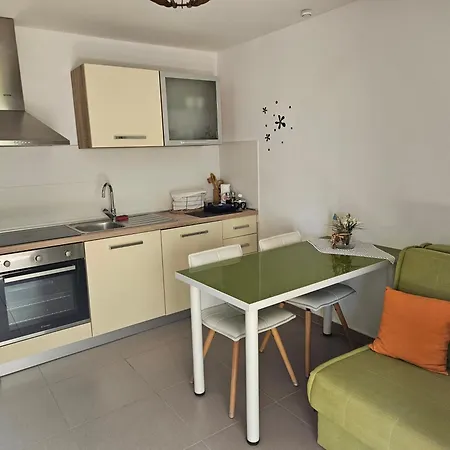Marinovic Apartman Podgora